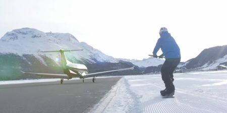 Video: Snowboarder breaks world record after being towed by a moving plane