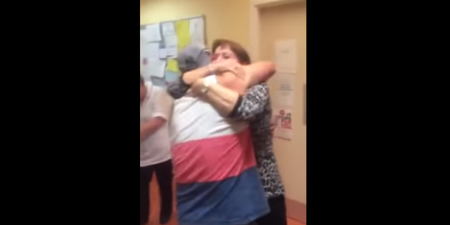 VIDEO: Irish guy home from travelling surprises his mother in a hospital cardiology unit
