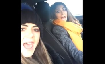 VIDEO: Terrified Tayto rollercoaster girl is back and she’s been scaring the bejaysus out of her twin sister
