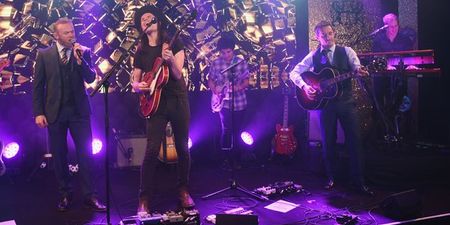 VIDEO: Gary Neville plays guitar as Wayne Rooney joins James Bay to sing ‘Hold Back the River’