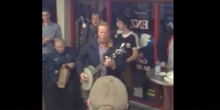 WATCH: Fleadh in Ennis turns into an massive sing-song in a restaurant