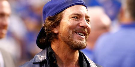 Pearl Jam singer Eddie Vedder gives $10,000 to needy family after seeing the mother’s appeal online