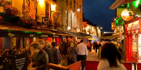 VIDEO: The queue outside Galway’s Hole in the Wall for “Christmas Day” is next level