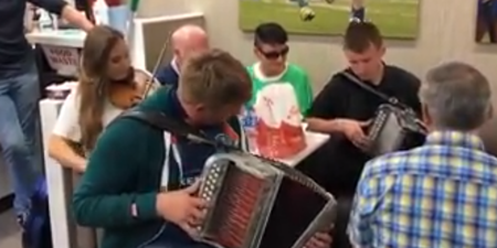 WATCH: An impromptu trad session broke out in Supermac’s Ennis and it looked like great craic altogether