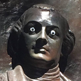 The police in America have gotten involved because a mystery person has put googly eyes on monuments