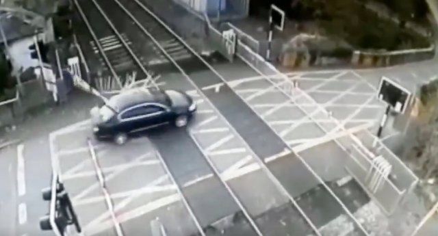 Iarnrod Eireann level crossing car crash