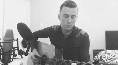 Donegal musician plays beautiful tribute to friends who died