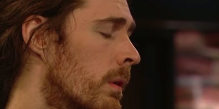 Hozier performs ‘The Parting Glass’ in honour of Covid-19 victims