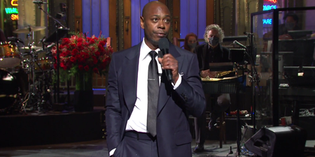 Dave Chappelle refers to Trump as a “hilarious racist” in SNL monologue
