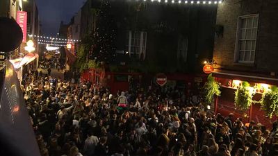 Three arrests made after large crowds gathered in Temple Bar on Saturday night