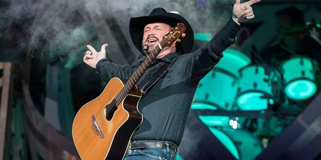 Garth Brooks announces extra Croke Park date after hundreds of thousands join virtual queue for tickets