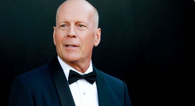 Bruce Willis retires