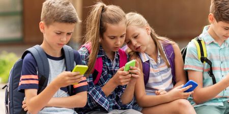 Smartphone ban in primary schools gets backing of Education Minister