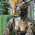 Molly Malone statue installed outside Irish pub in US city