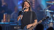 Dave Grohl helps feed the homeless on day off during Foo Fighters tour